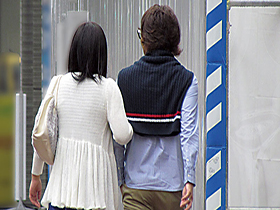 素人ドッキリ企画 見知らぬ男性に口説かれ拒めず寝取られ浮気SEX！旦那が監視→乱入、修羅場のハプニングも･･･4時間　サンプル画像16